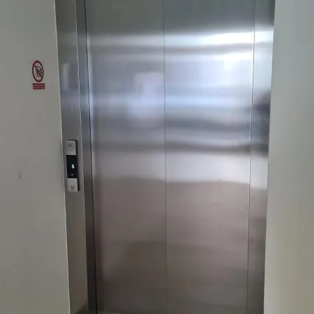 Apartman Stefani - Balcony & Free Private Garage Parking *