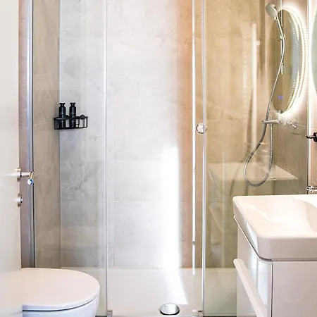 Apartman Stefani - Balcony & Free Private Garage Parking *