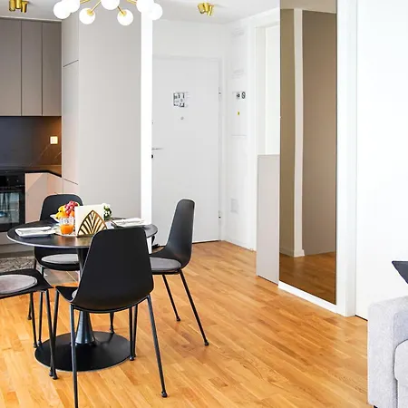 Apartment Stefani - Balcony & Free Private Garage Parking *