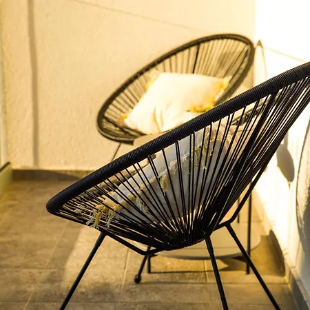 Stefani - Balcony & Free Private Garage Parking Apartment Zadar