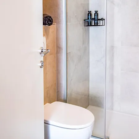 Stefani - Balcony & Free Private Garage Parking Apartment Zadar