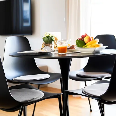 Stefani - Balcony & Free Private Garage Parking