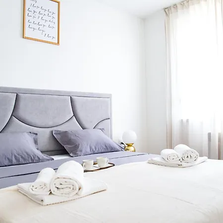 Stefani - Balcony & Free Private Garage Parking Apartman *