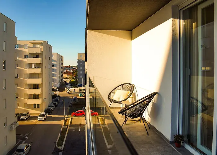 Appartamento Stefani - Balcony & Free Private Garage Parking *